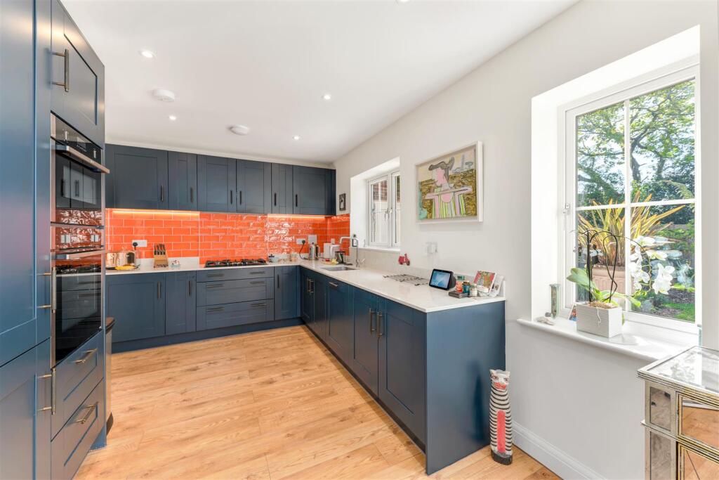 Hazel Close, Walberton photo 5