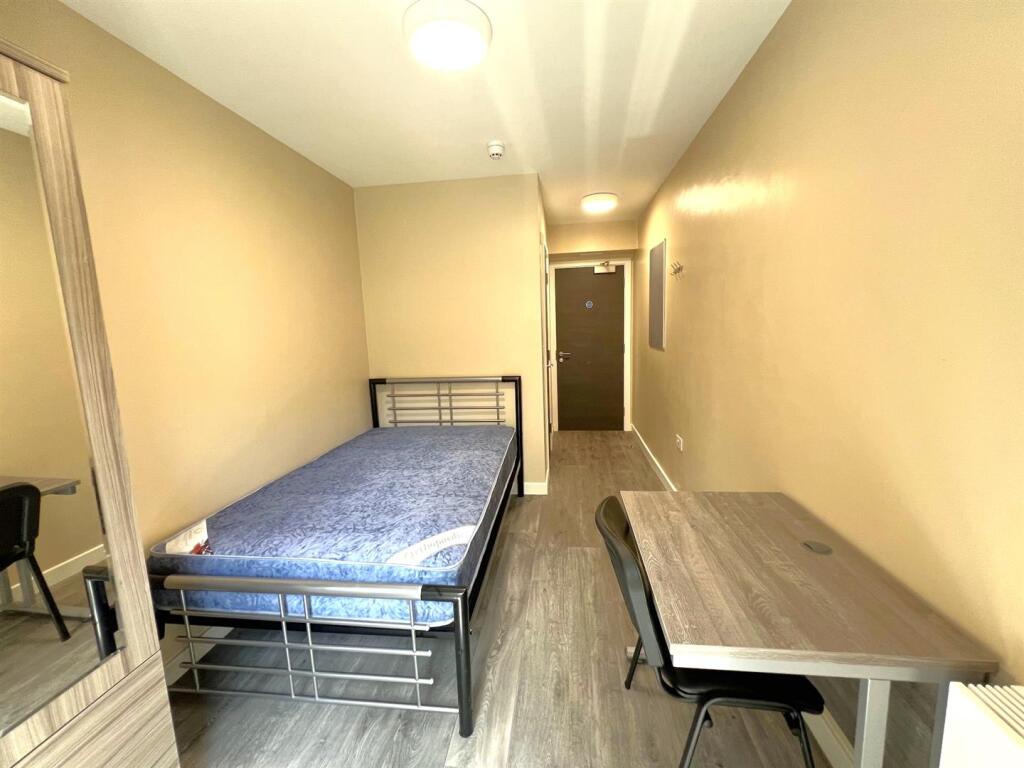 1 bedroom house share for rent