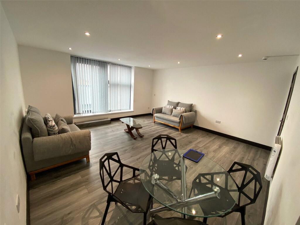 Apartment in Manchester, Curry Mile, Rusholme - View 3