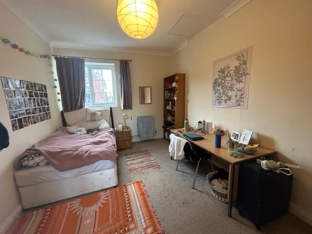 House in Leeds, Headingley Hill, Hyde Park - View 3