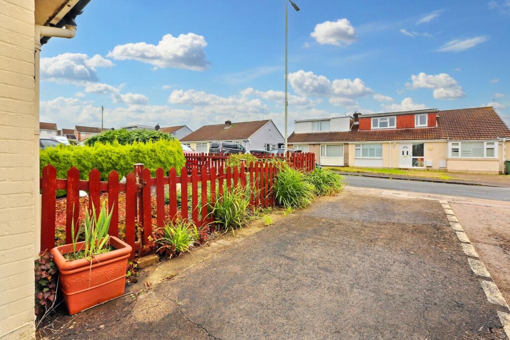 House in Beddau, Llantrisant - View 2