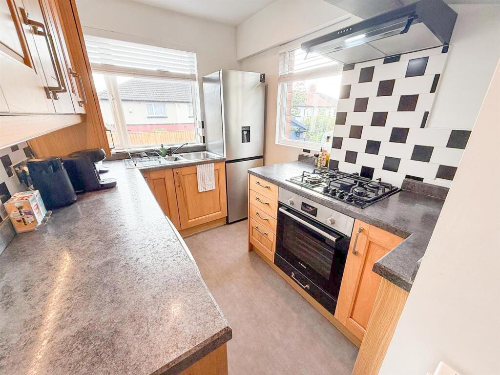 Burley Wood Crescent, Kirkstall, Leeds, West Yorkshire. photo 4