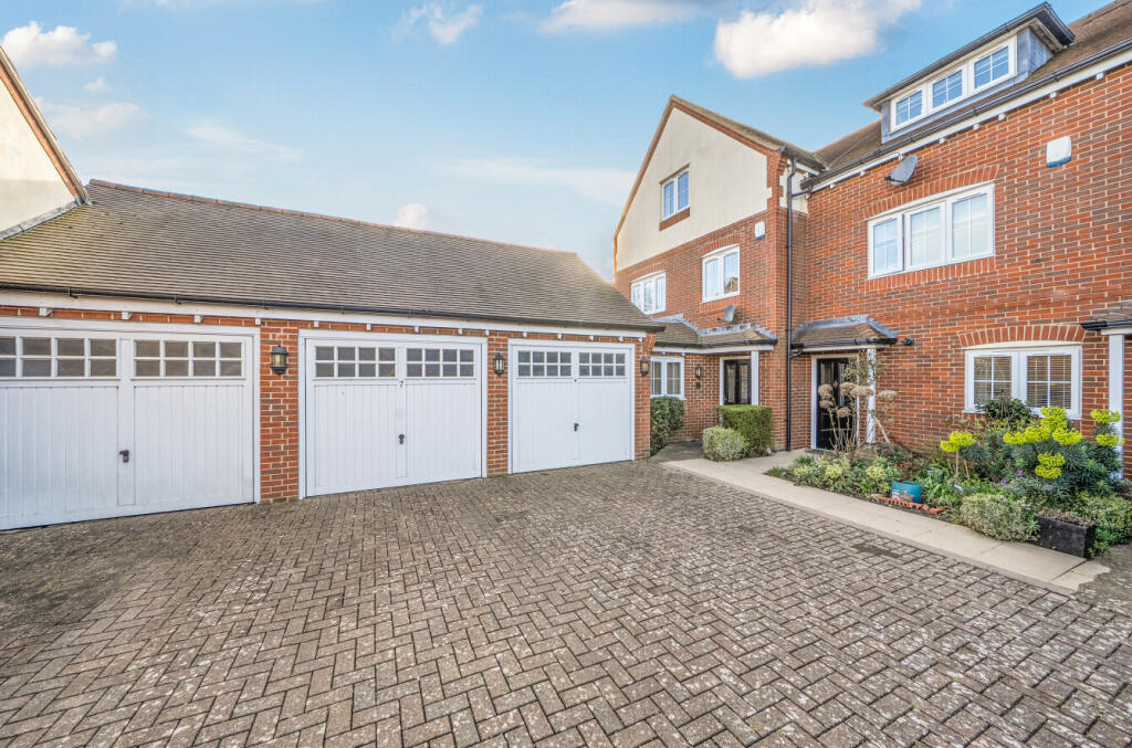 Main image of property: Berry Close, Faringdon, Oxfordshire, SN7