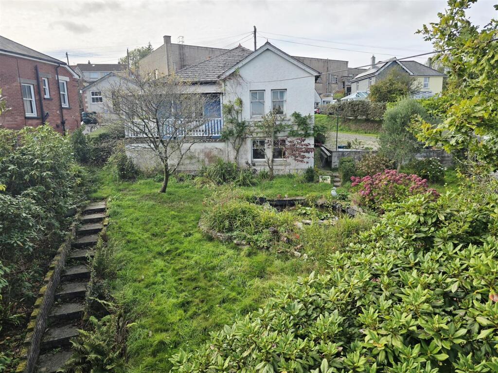 3-bed bungalow on Tavistock Road, Launceston, £275,000