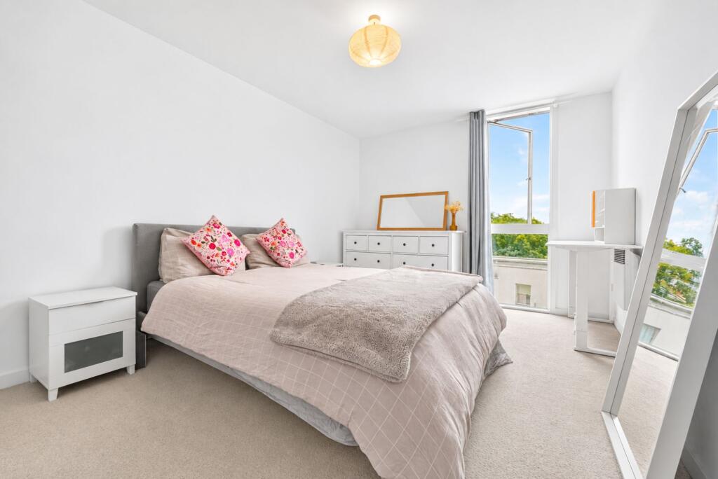 Apartment in London - More