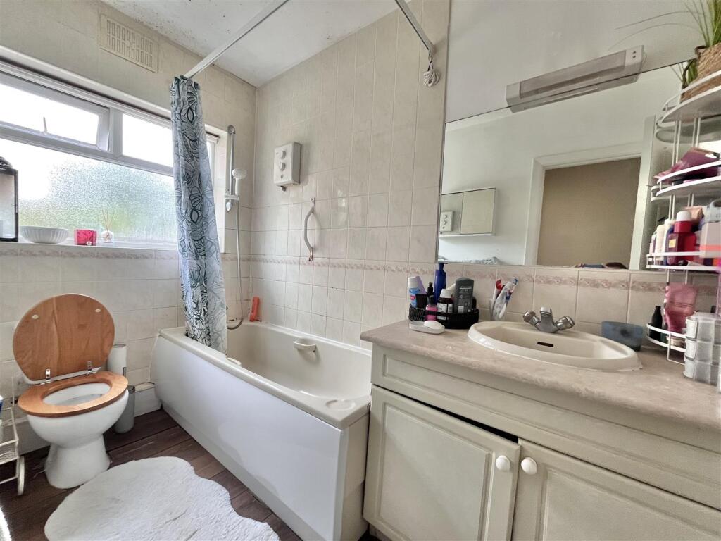 Apartment in Wilmslow, Fulshaw Park - View 5