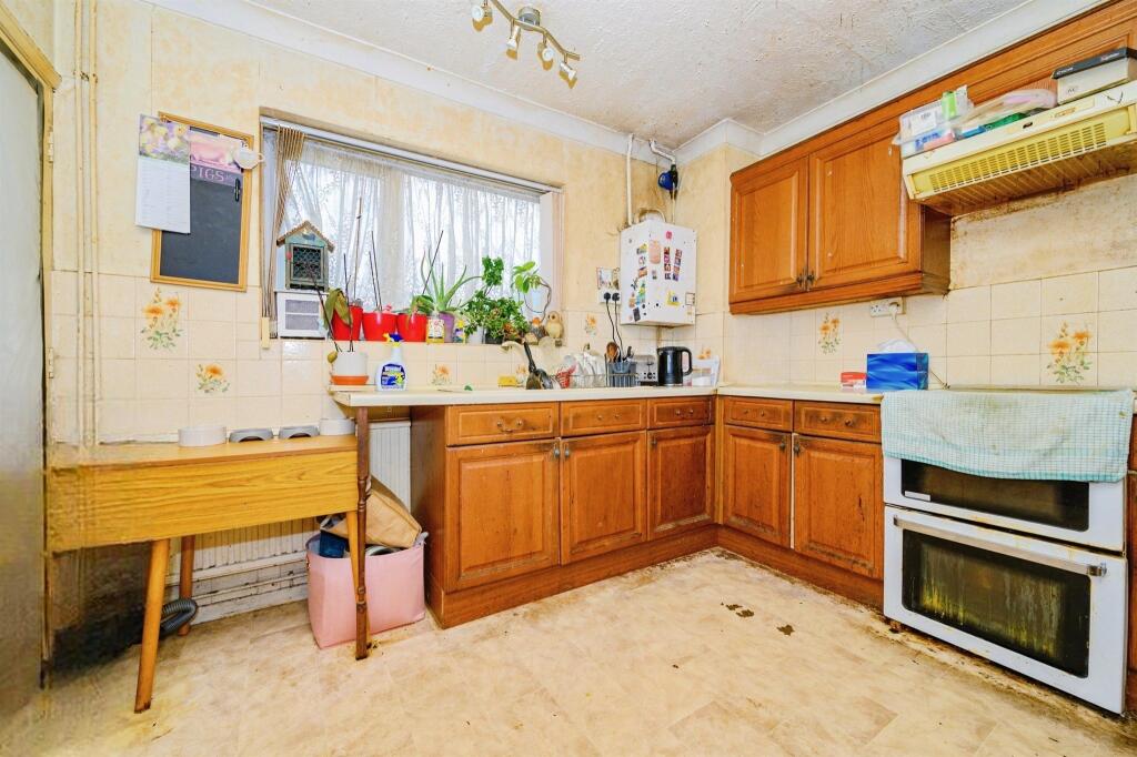 Haleswood Road, Hemel Hempstead - View 4