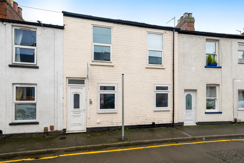 Main image of property: 15 Victoria Terrace, Lincoln, Lincolnshire, LN1 1HZ