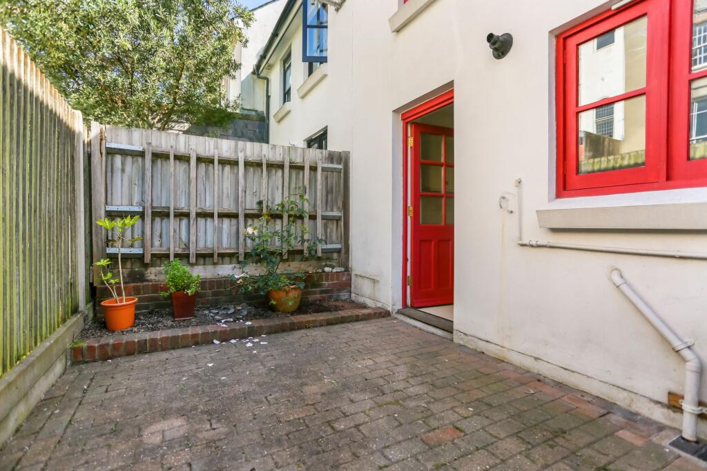House in Hove, Brighton and Hove - View 3