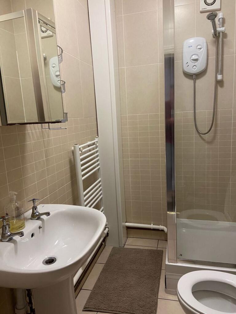 6 bedroom terraced house for rent