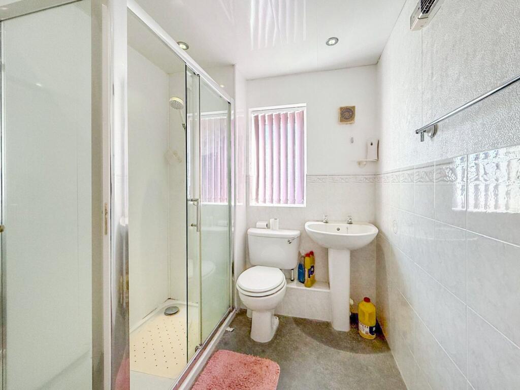 House in Kingston upon Hull, Bransholme - View 4