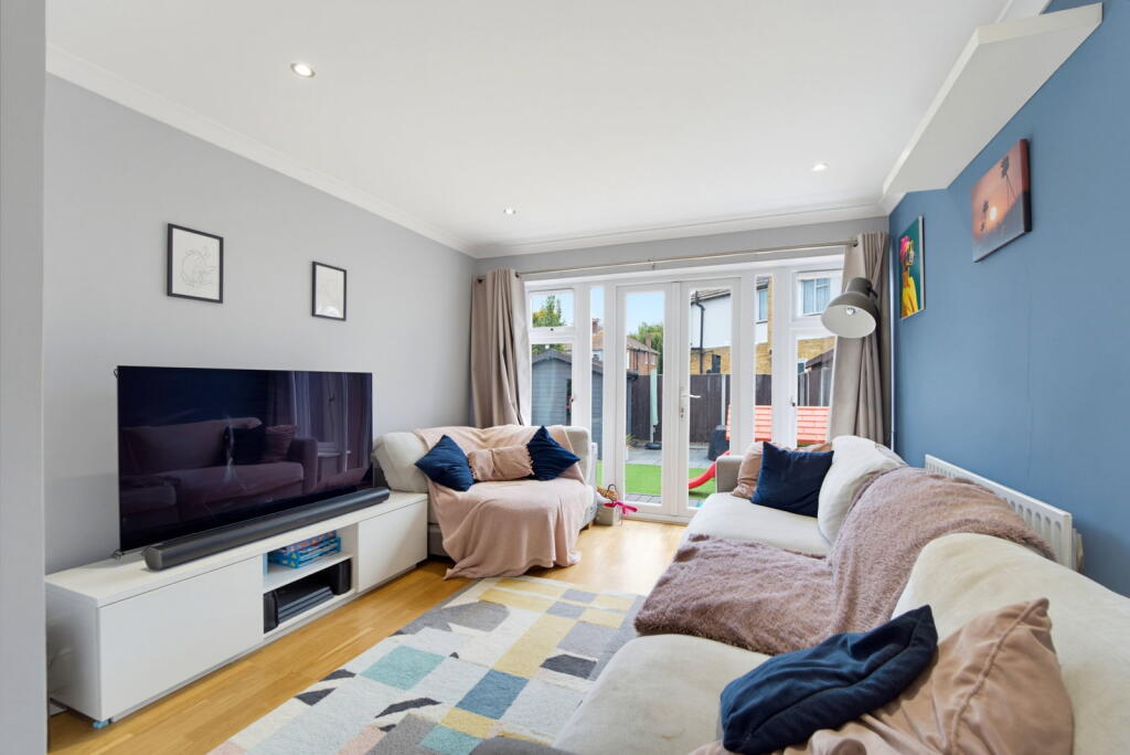 House in Runnymede, Chertsey - View 3