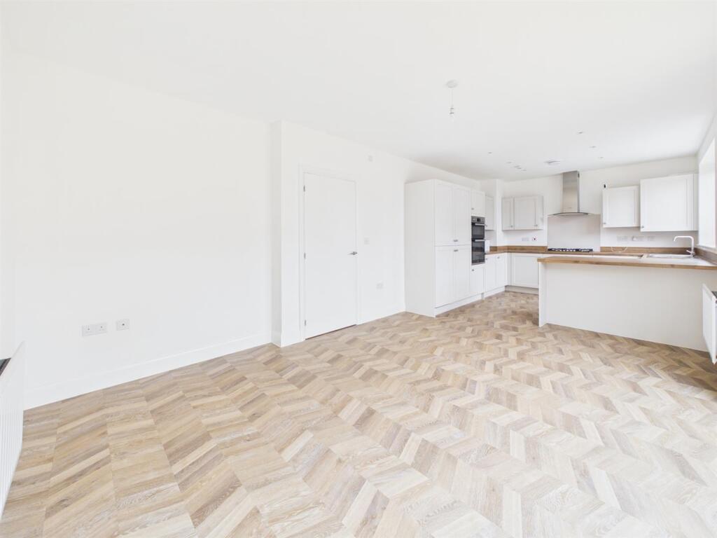 House in Tewkesbury, Down Hatherley - More