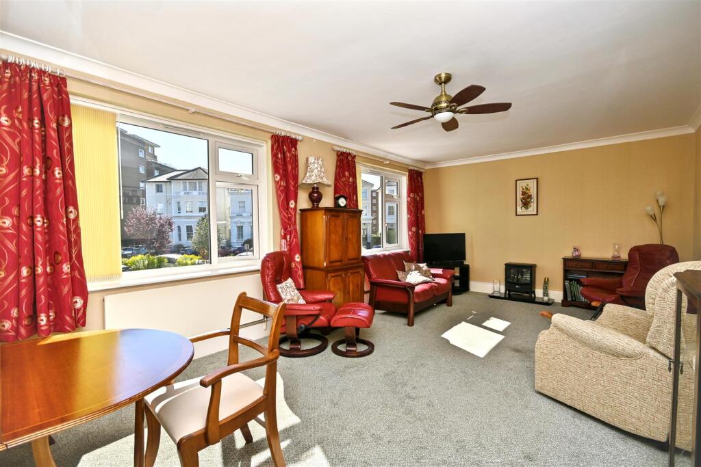 Apartment in Eastbourne, East Sussex - View 5