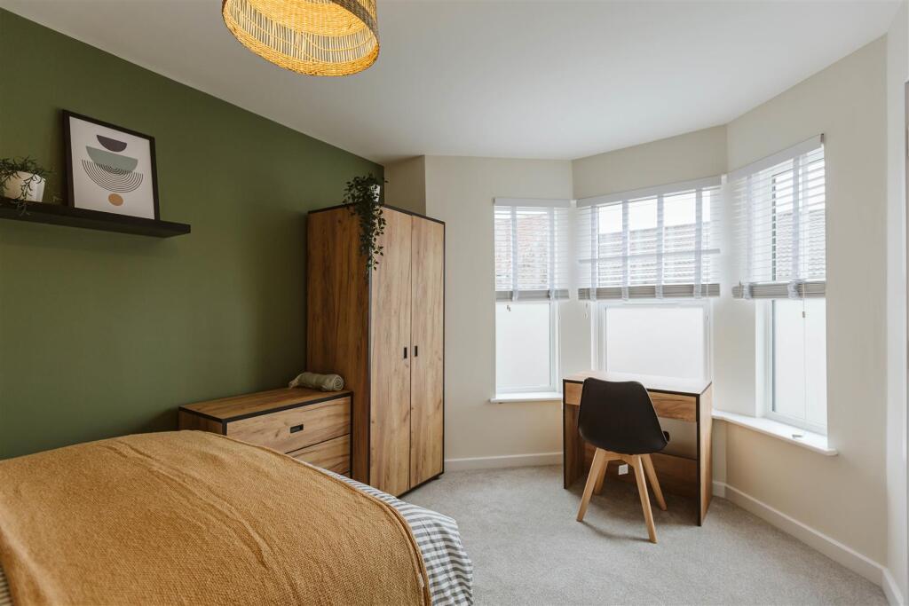6 bedroom terraced house for rent