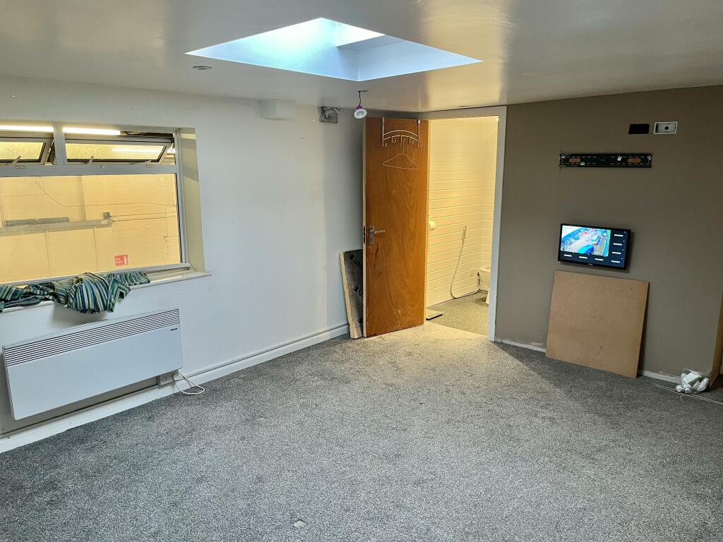 2A Tomo Office 2.jpg