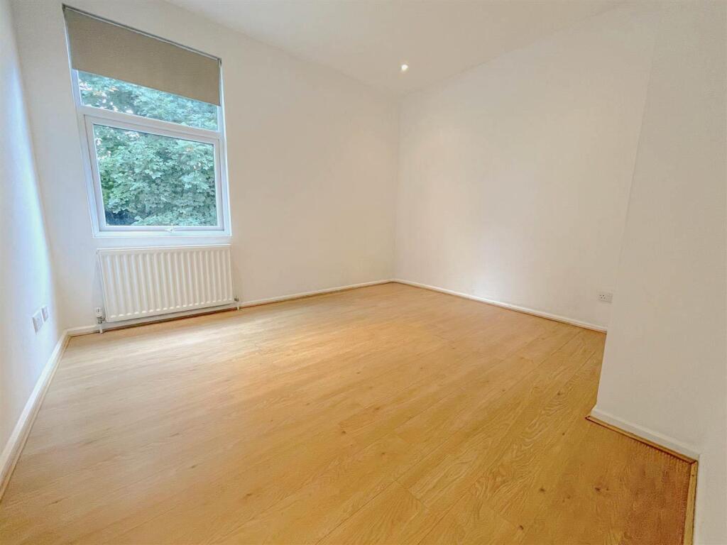 Apartment in Southend-on-Sea, Westcliff-on-Sea - View 2