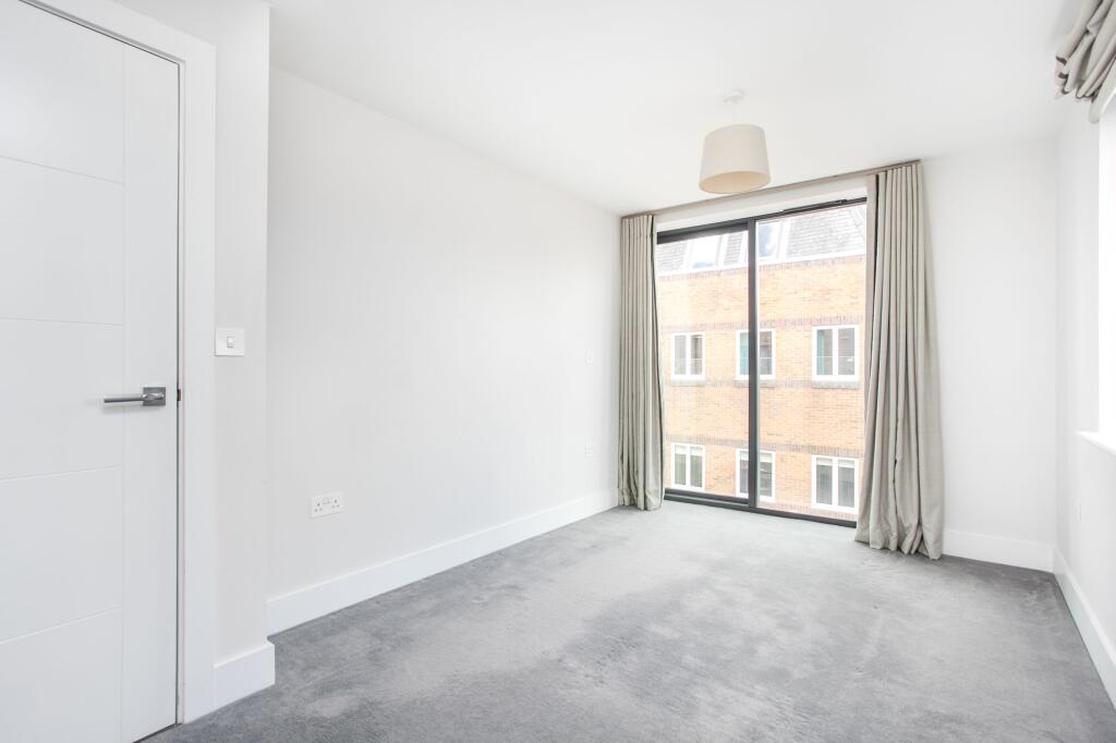 Apartment in Winchester, Hampshire - More