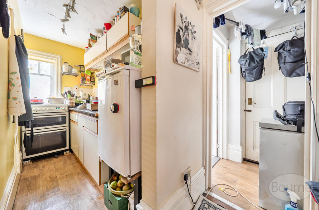 Apartment in Godalming, Crownpits - View 5