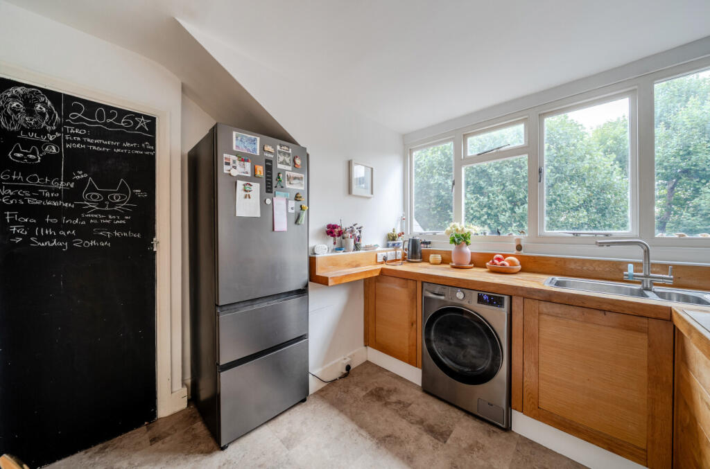 Main image of property: Grove Park, London, SE5