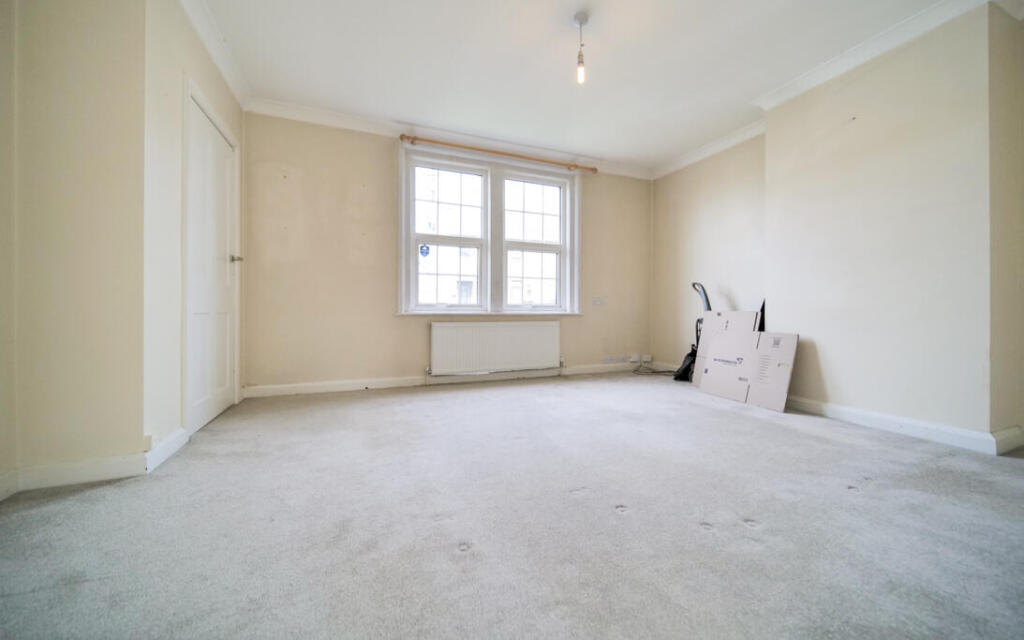 House in Melksham - More