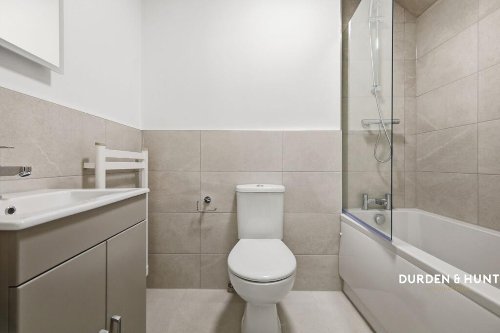 4 bedroom end of terrace house for rent