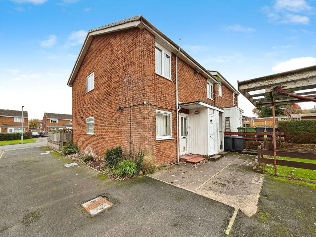2-bed flat on Longholme Road, Carlisle, CA1 3HN, £65,000
