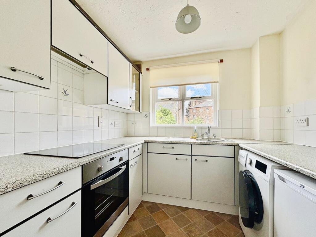 Apartment in Chelmsford - View 5