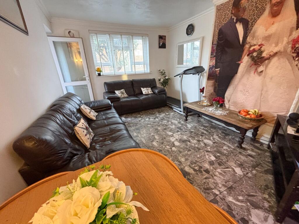 Apartment in London, Little Ilford - View 2