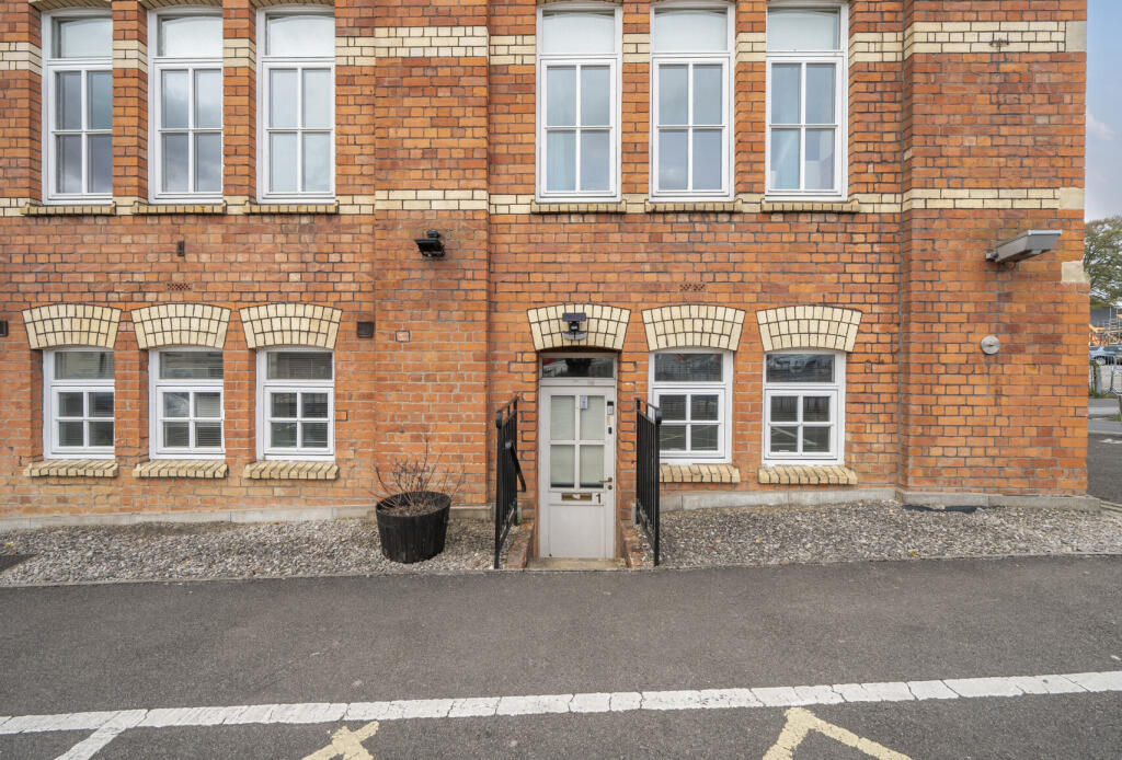 Main image of property: Cheapside, Stroud, Gloucestershire, GL5