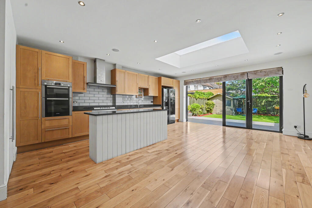 House in London - View 2