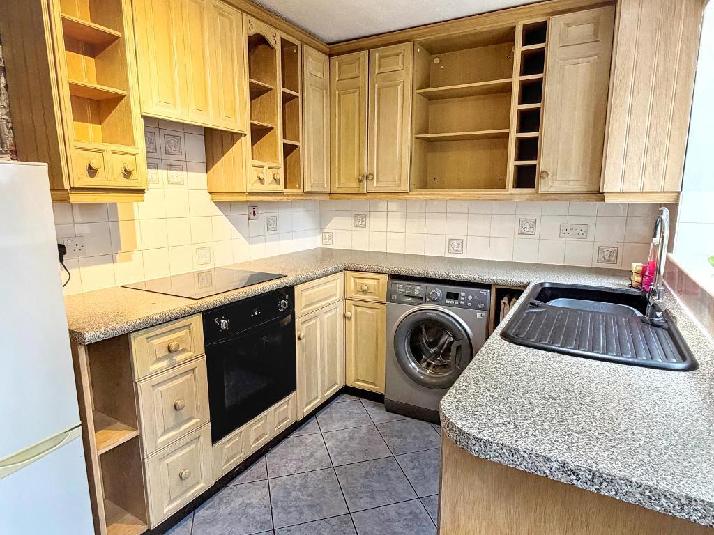 Northdale Close, Kempston, Bedford, MK42 8NG photo 3