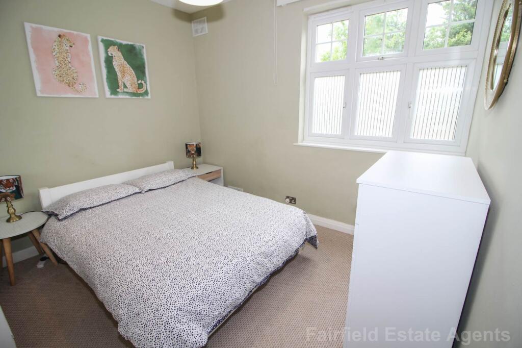 Apartment in Watford, Hertfordshire - View 4