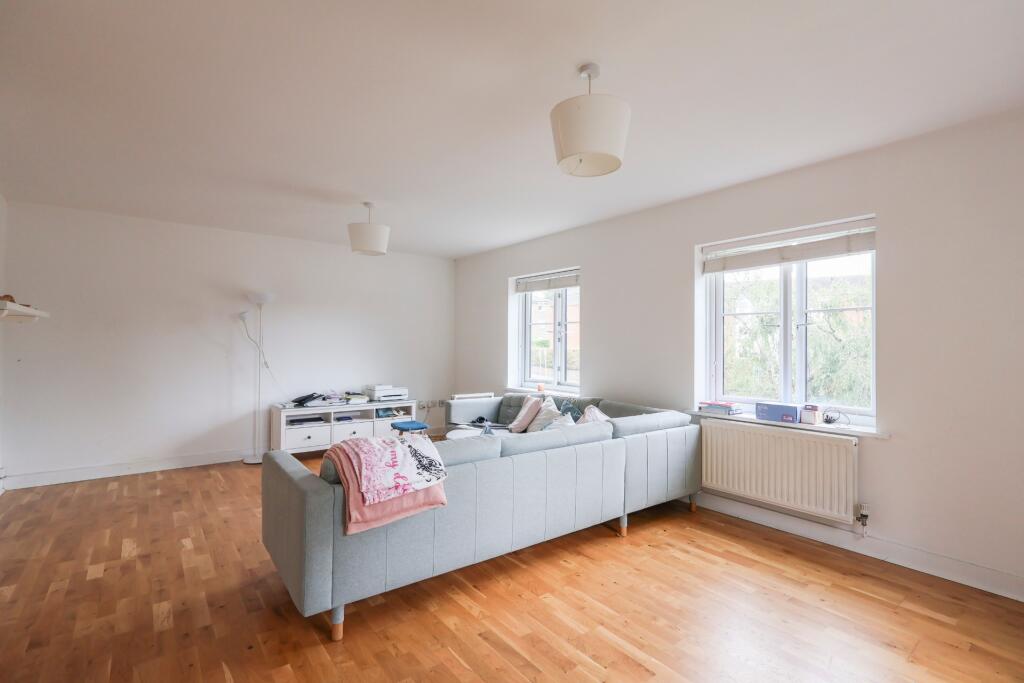 Apartment in Haywards Heath, Lucastes - View 4