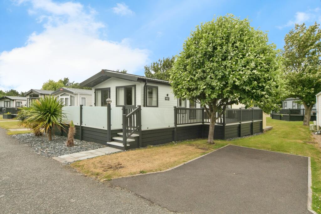 2-bed caravan on Conwy, Conwy, LL32, £185,000