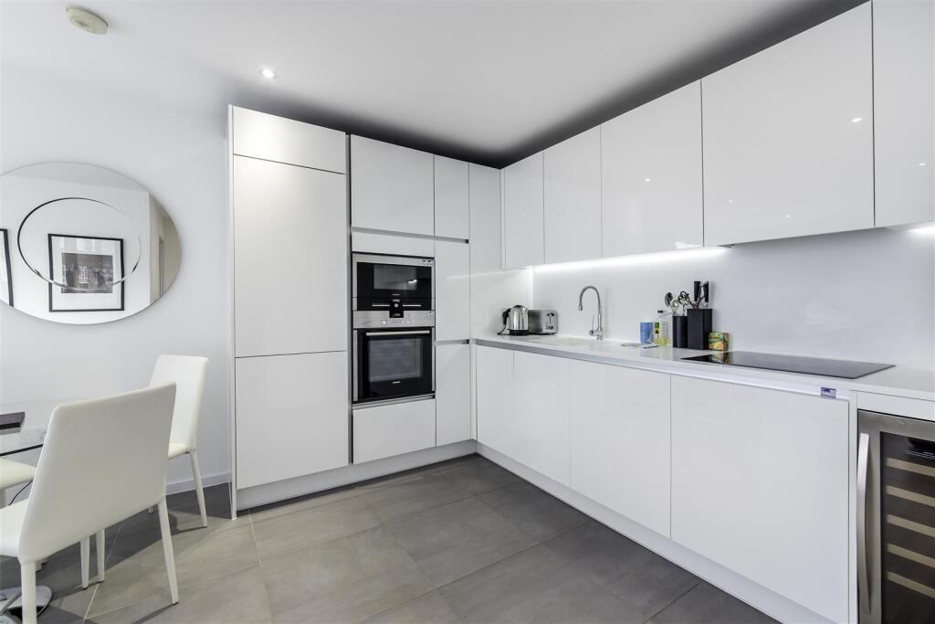 Apartment in London - View 5