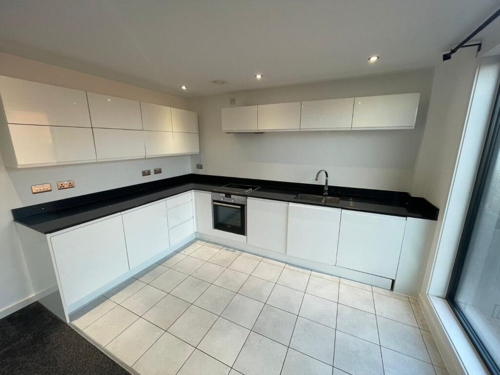 Apartment in Birmingham, Harborne - View 2