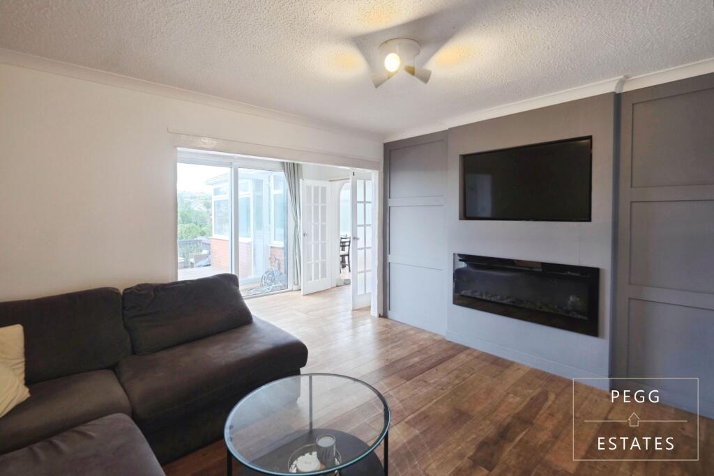 House in Torquay, Torbay - More