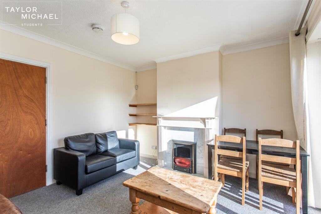 6 bedroom terraced house for rent