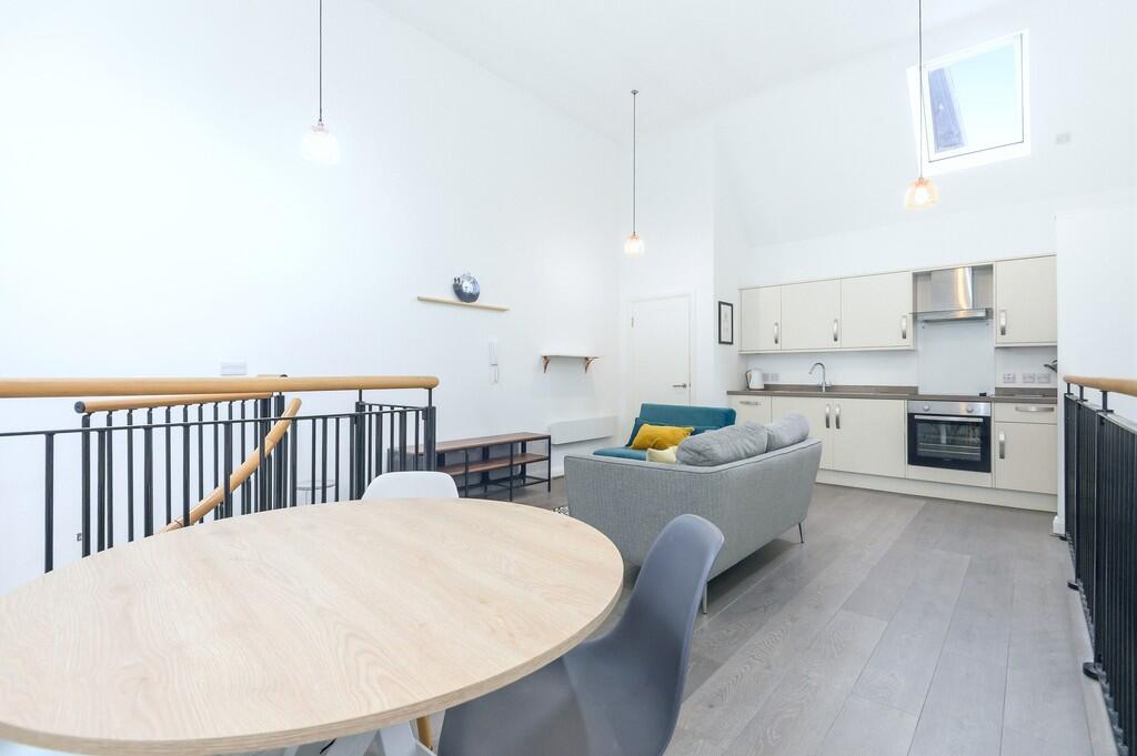 Apartment in Leeds, Langtons Wharf, Lovell Park - View 2
