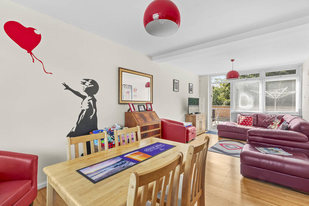 Apartment in Amersham, Little Chalfont - View 2