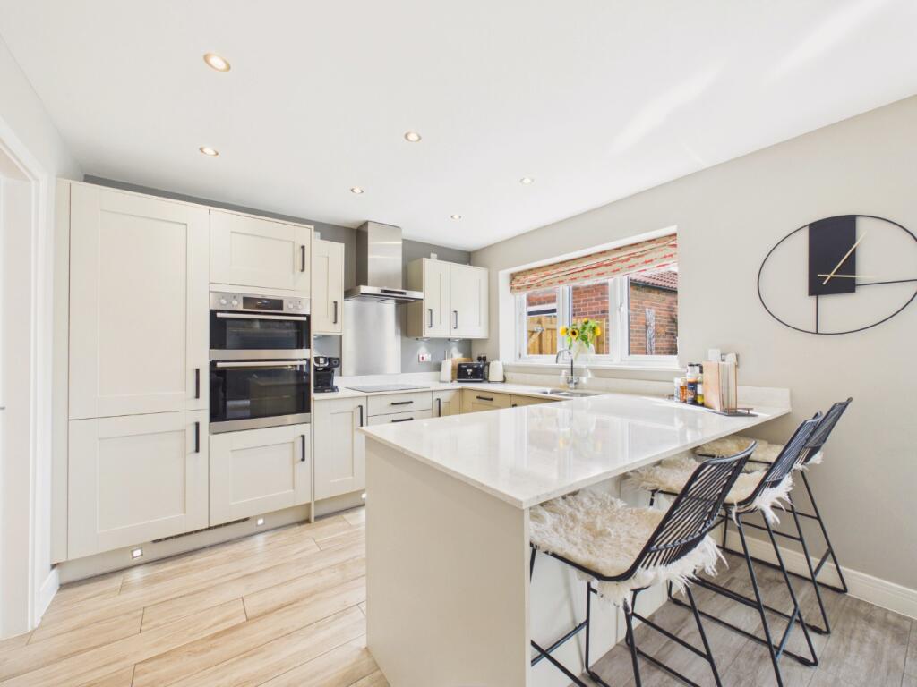 House in Hull - View 4