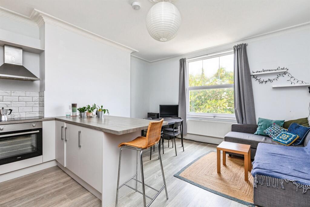 Apartment in Hastings, East Sussex - View 5