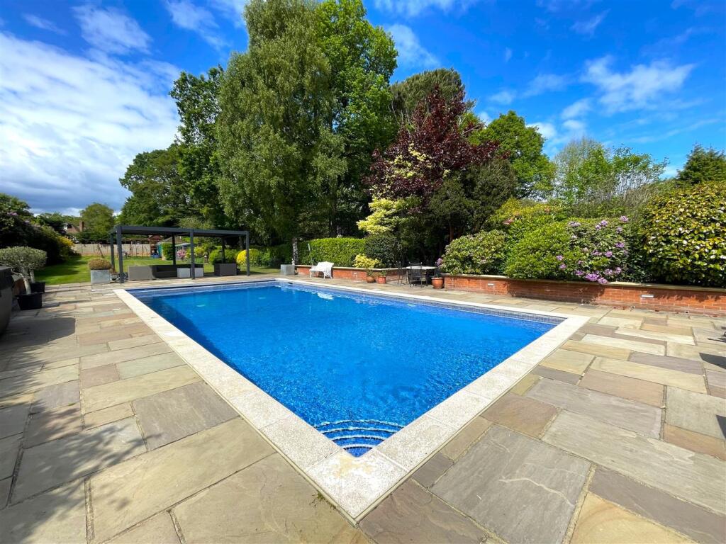 Warren Drive, Kingswood, Surrey photo 4