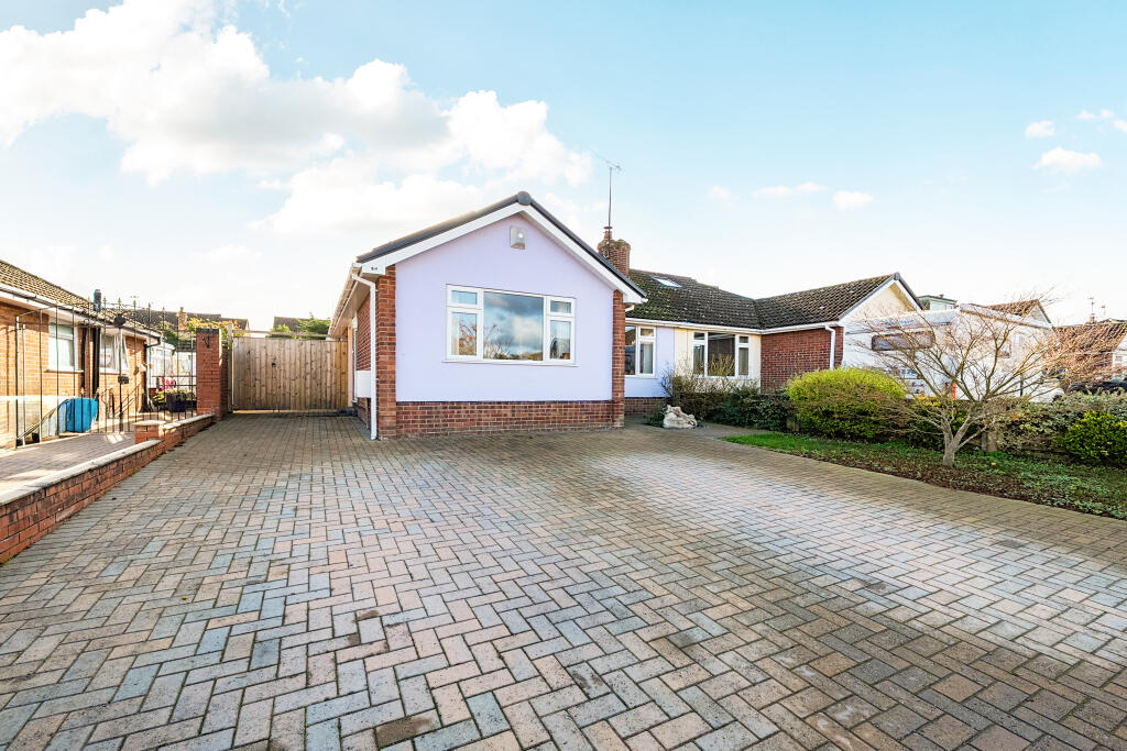 4-bed semi-detached on Maunsell Way, Wroughton, Swindon, SN4, £400,000