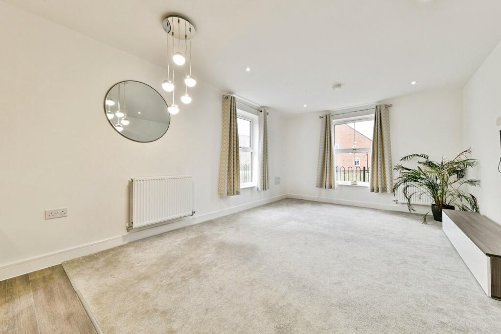 Porthcawl Close, Stevenage, Hertfordshire, SG1 photo 3