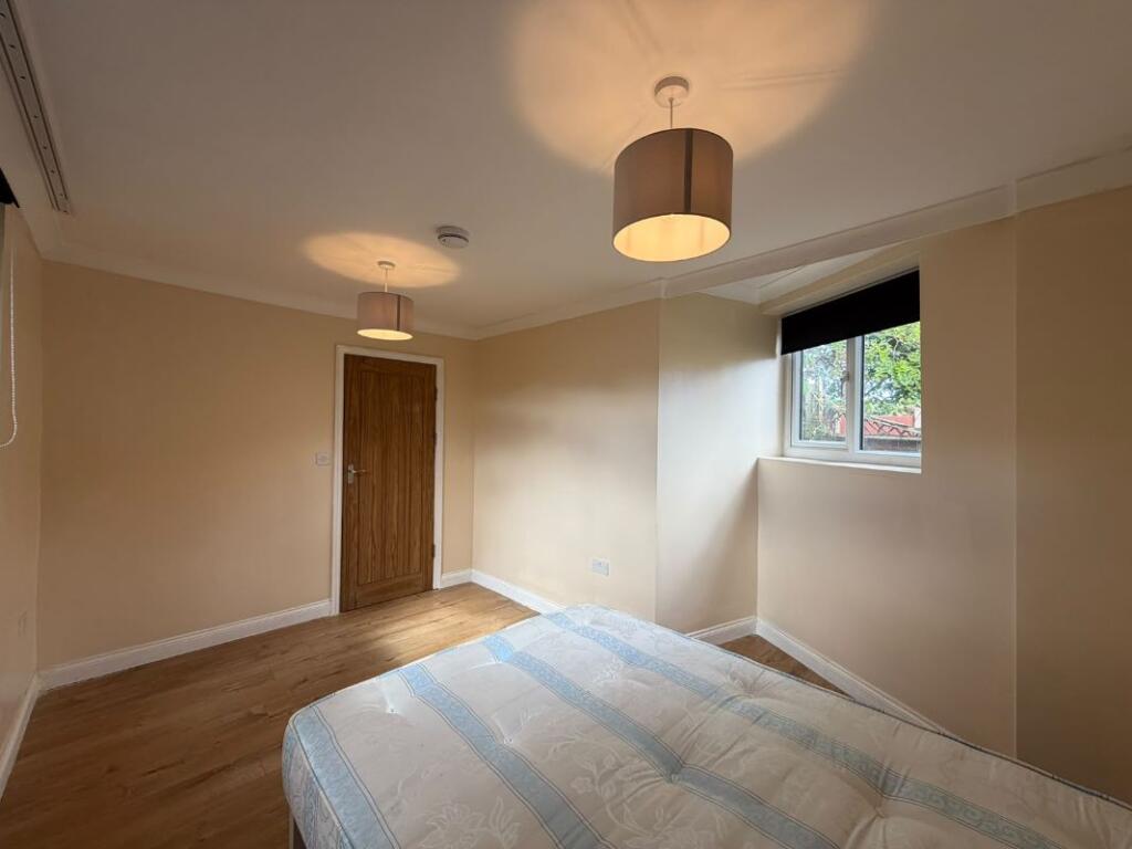 House in Enfield - View 3