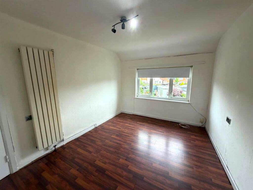 Apartment in Birmingham, Warstock - View 3