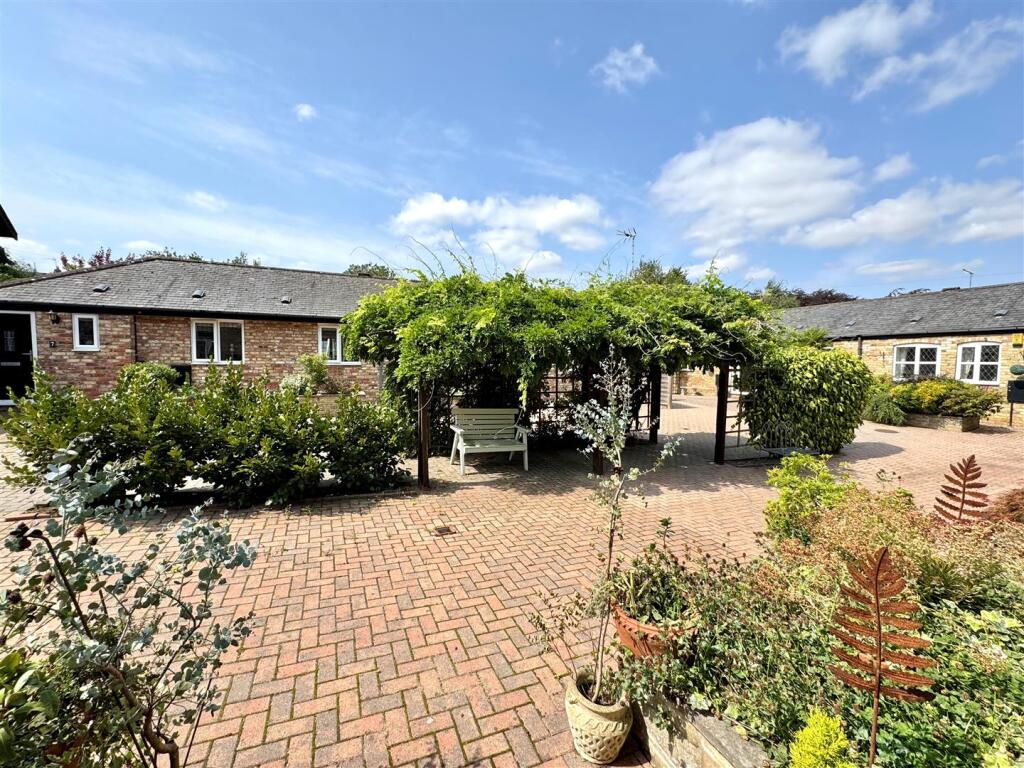 Easenby Close, Swanland photo 2