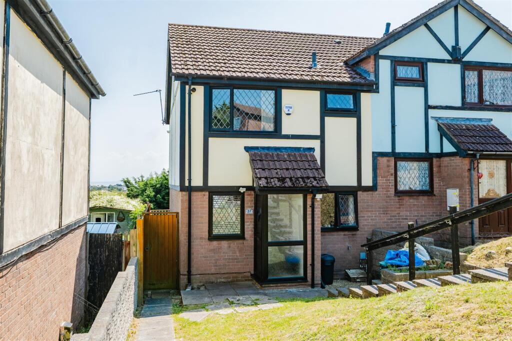 Main image of property: Columbus Close, Barry